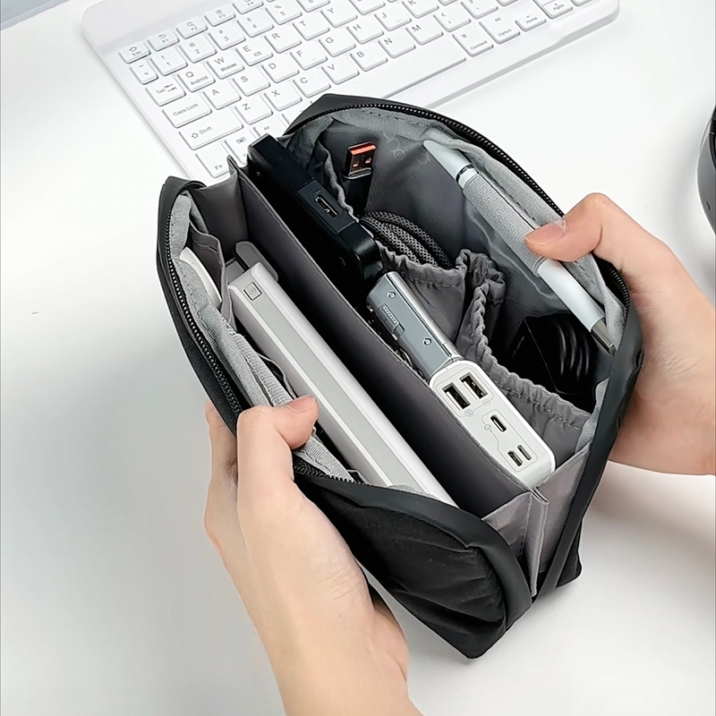 Organizer kabli w kształcie mu – Tech Accessories Travel Organizer Pouch recenzja i cena
